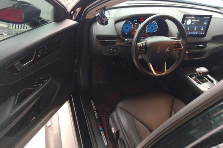 Used Hongqi E-QM5 2022 431 km Charge & Enjoy Edition
