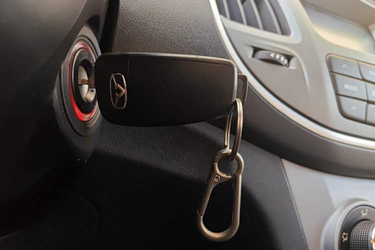 Used Cowin C3R 2015 1.5L AMT Gold Diamond Edition