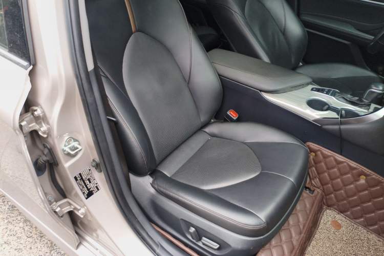 Used Toyota Camry 2019 Dual-Engine 2.5 HG Luxury Edition China VI Standard