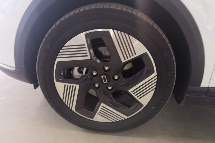 Used Bestune Yueyi 03 2025 565km Premium Edition Exterior 4