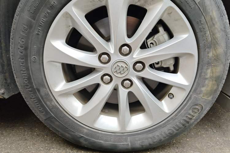 Used Buick GL8 2017 ES 28T Premium Version China V Standard Right Front Wheel Hub