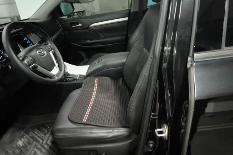 Used Toyota Highlander 2018 2.0T Four-Wheel Drive Luxury Version 7 Seats China VI Standard
