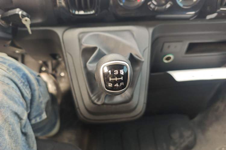 Used Iveco Daily 2023 2.5T A37M1 Long Wheelbase Mid-Height Dual-Tire Side-Sliding Doors 5–9 Seats