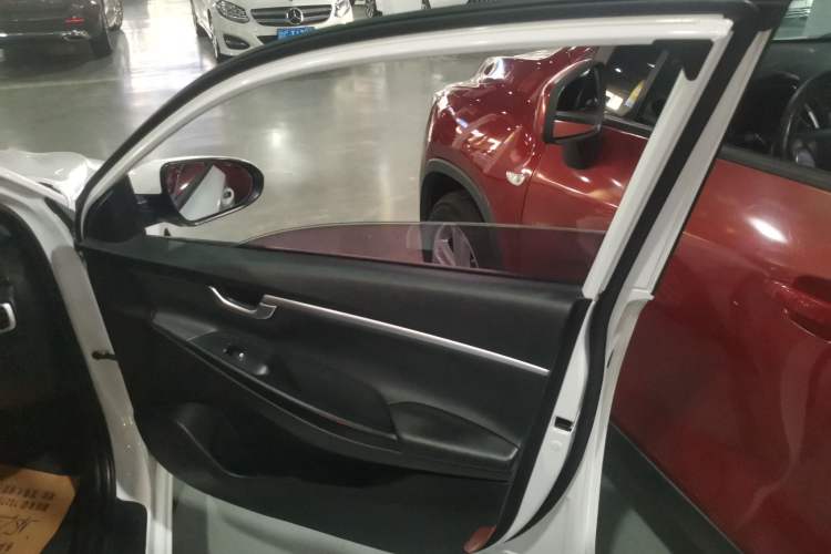 Used Hyundai Celesta 2017 1.6L Automatic Enjoyment Version GLS
