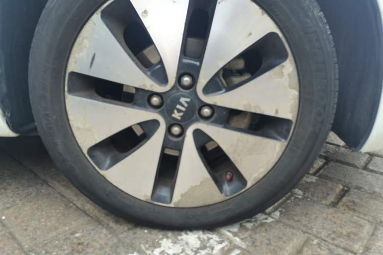 Used Kia K2 2012 Sedan 1.6L Automatic Transmission Premium Commemorative Edition Right Front Wheel Hub
