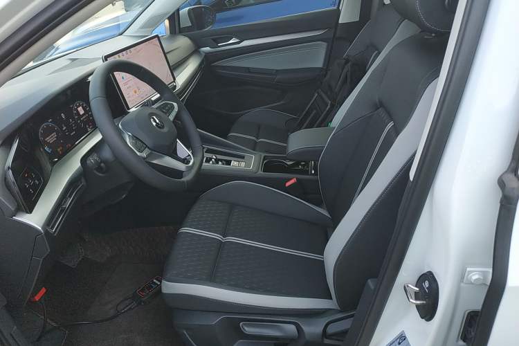 Used Volkswagen Golf 2025 Facelifted 300TSI Pro