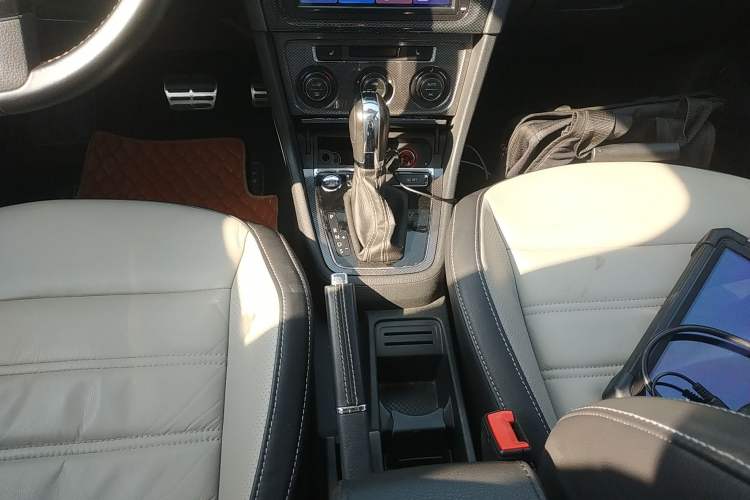 Used Volkswagen Cross Lavida 2014 1.4TSI DSG
