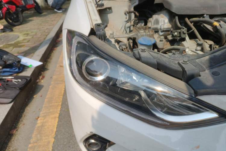 Used Hyundai Elantra (6th Generation / Lingdong) 2016 1.6L Automatic ZhiXuan – Elite Version Right Front Headlight