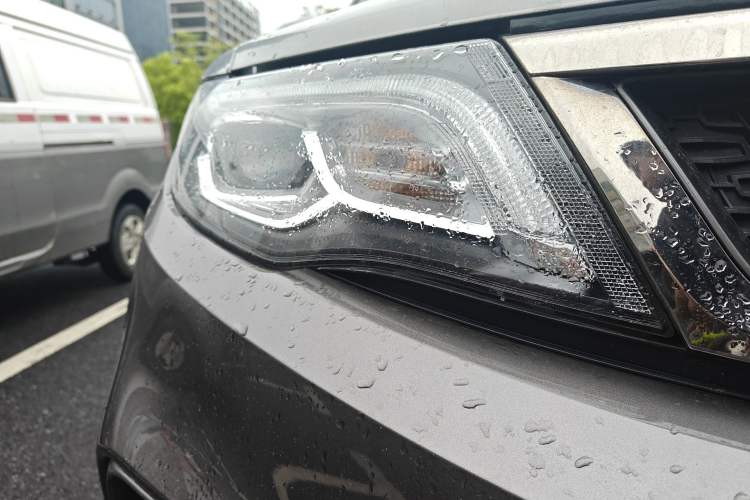 Used Geely Auto Emgrand X7 Sport 2018 1.8TD Automatic Two-Wheel Drive Zhiya Model