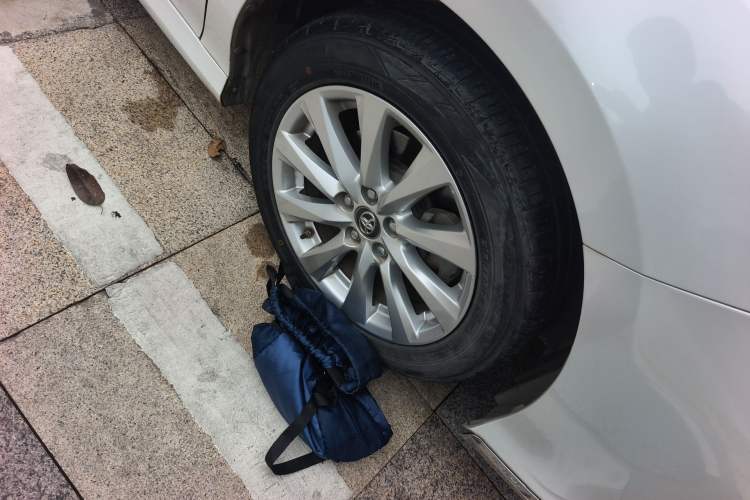 Used Toyota Camry 2019 Revised Version 2.0G Luxury Edition Right Front Wheel Hub