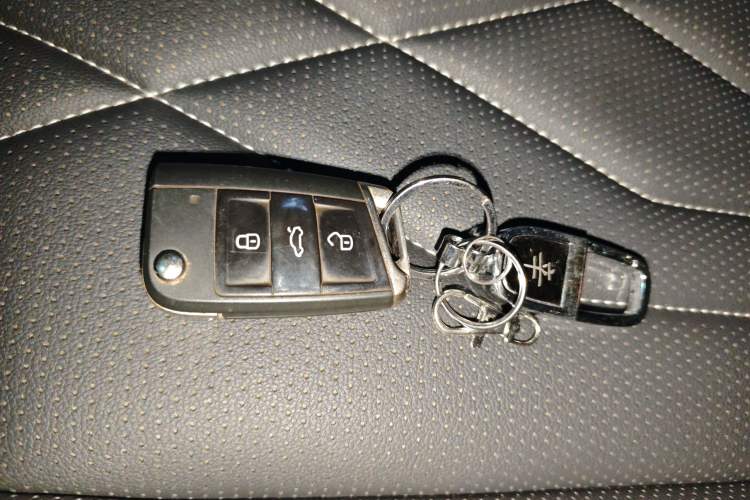 Used Volkswagen Tiguan L 2023 Restyled 330TSI Automatic Two-Wheel Drive R-Line Enhanced Comfort Version Interior 1