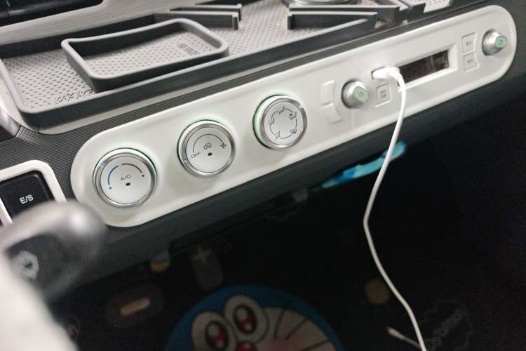 Used Wuling Hongguang MINIEV 2021 Macaron Premium Model – Lithium Iron Phosphate Audio And AC Panel