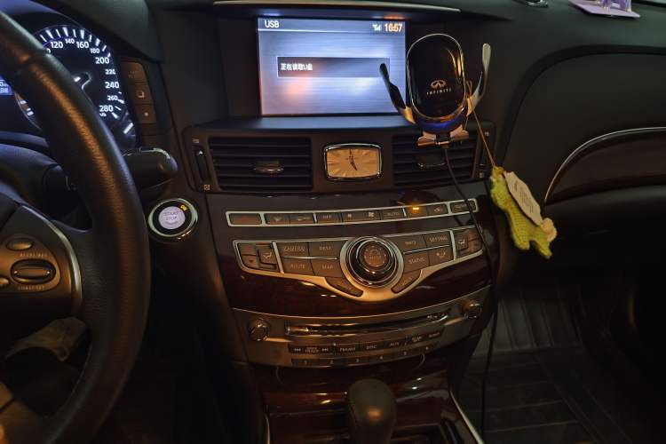 Used Infiniti Q70 2019 Q70L 2.0T Elite Plus Version Audio And AC Panel