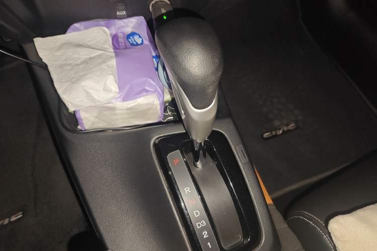 Used Honda Civic 2013 10th Anniversary 1.8L Automatic Luxury Edition Gear Lever