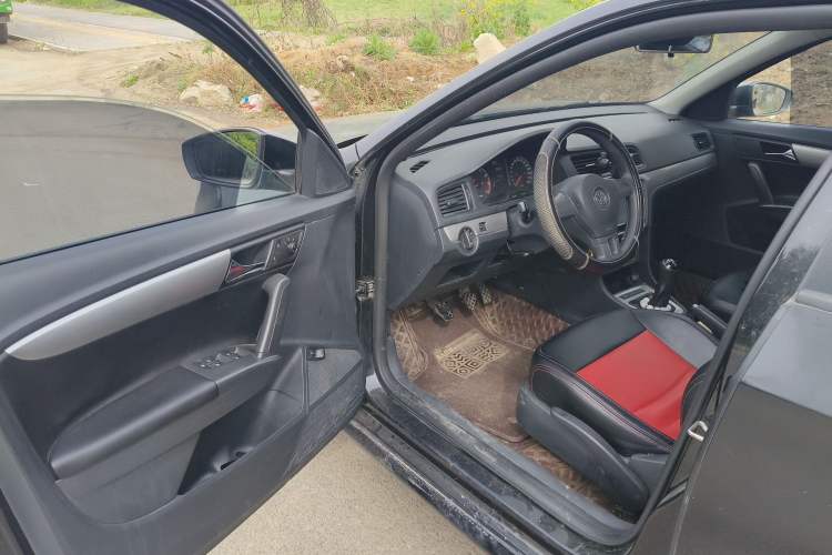 Used Volkswagen Lavida 2015 1.6L Manual Fashion Edition Driver Seat