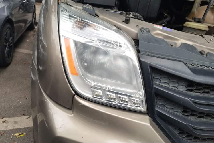 Used SAIC MAXUS Xintu V80 2018 2.5T 6-speed manual Aoyuntong short-wheelbase ultra-low roof 5- or 6-seat model