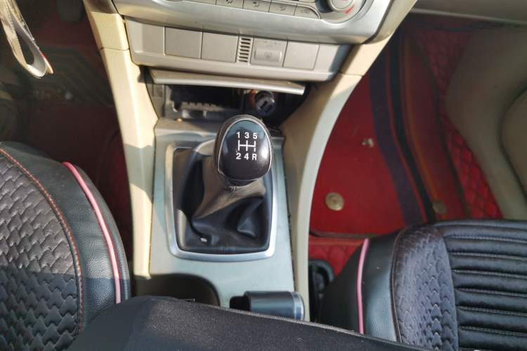 Used Ford Focus 2013 Hatchback Classic 1.8L Manual Fashion Edition
