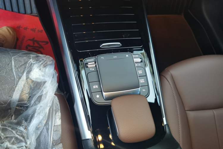 Used Mercedes-Benz GLB 2023 Refreshed GLB 200 Dynamic Edition Gear Lever