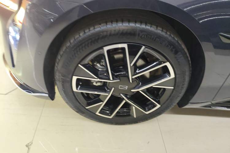 Used Avatr 06 2025 Pro Range-Extended Edition Left Front Wheel Hub