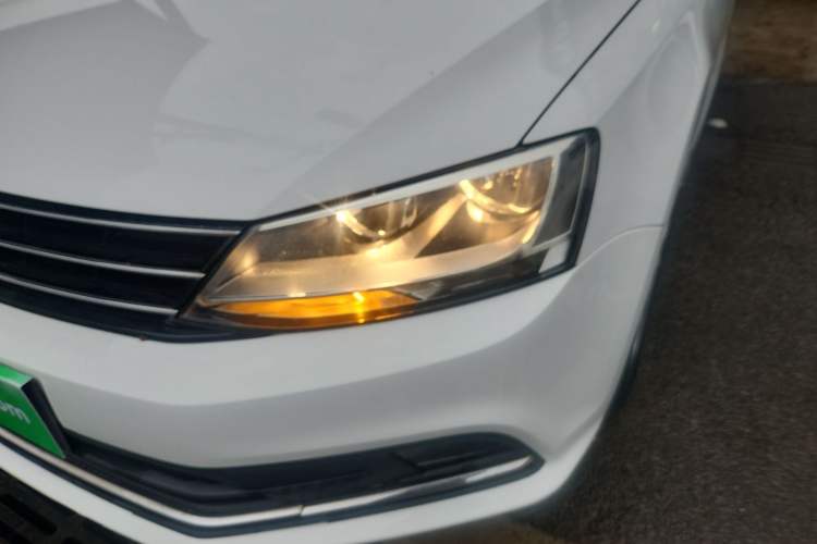 Used Volkswagen Sagitar 2015 1.6L Manual Comfort Model Left Front Headlight