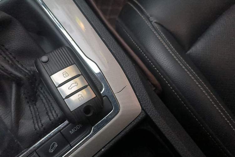 Used Roewe RX5 New Energy 2017 eRX5 50T Hybrid Connected Prestige Flagship Edition
