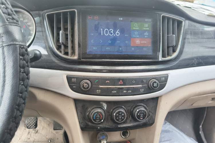 Used Baojun 730 2016 1.5L Manual Comfort Version 7 Seats China V Emission Standard Audio And AC Panel