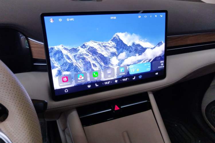 Used Hima AITO M7 2024 1.5T Rear-Drive Plus Version 5 Seats Audio And AC Panel