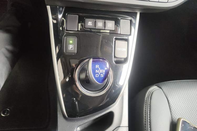 Used Toyota Levin 2016 Dual-Engine 1.8H GS E-CVT Elite Model with Sunroof Gear Lever