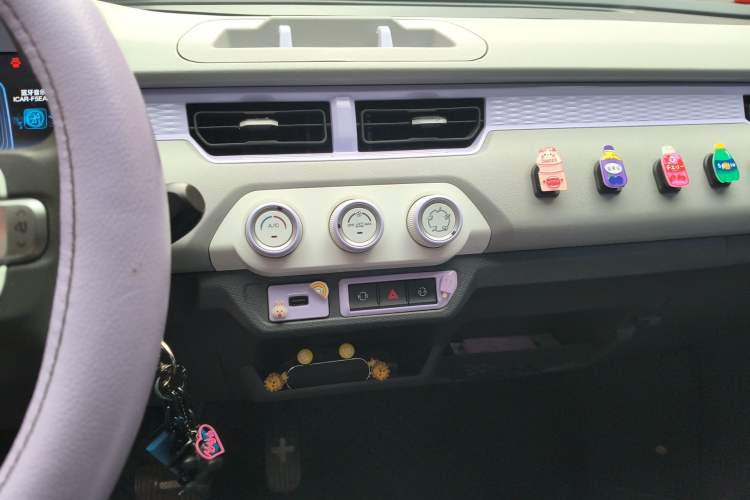 Used Chery QQ Ice Cream 2022 170km Sundae Phosphate Lithium-Ion Audio And AC Panel