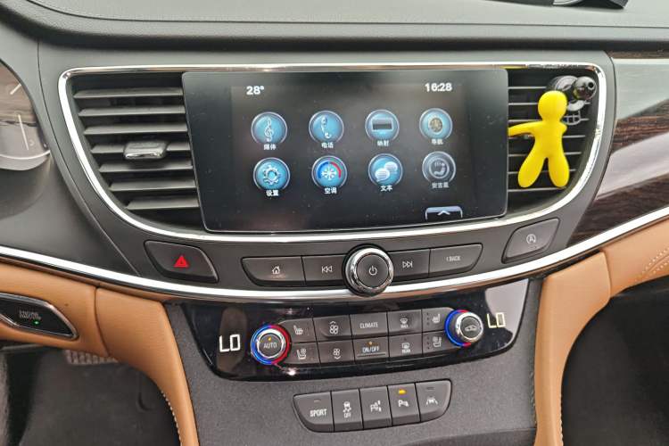 Used Buick LaCrosse 2016 20T Luxury Model Audio And AC Panel