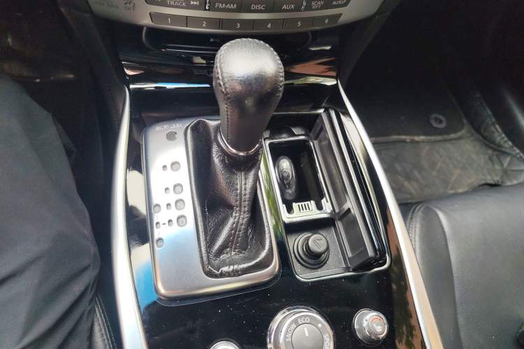 Used Infiniti Q70 2017 Q70L 2.5L Elite Edition Gear Lever