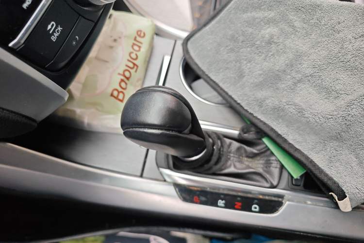 Used Acura TLX-L 2018 2.4L Comfort Edition Gear Lever