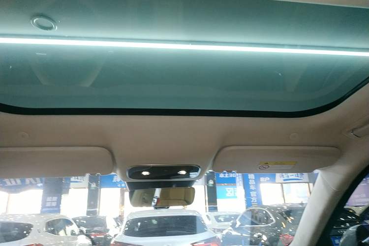 Used Hima AITO M8 2025 Extended-Range Max Version 37 kWh 6-Seater
