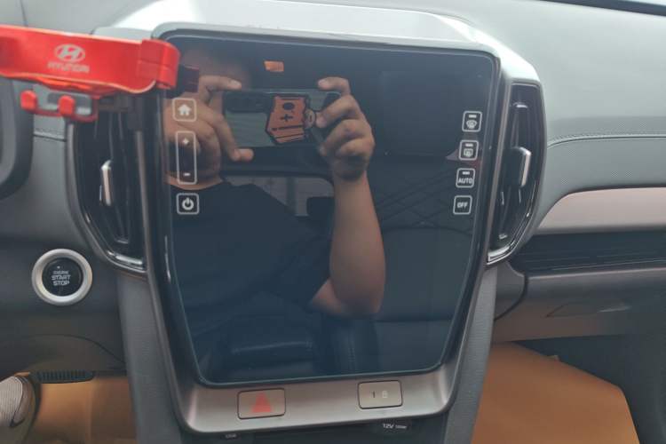 Used Hyundai ix35 2021 2.0L Automatic 2WD GLS Leading Edition Audio And AC Panel