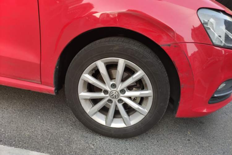 Used Volkswagen Polo 2016 1.6L Automatic Luxury Model Right Front Wheel Hub