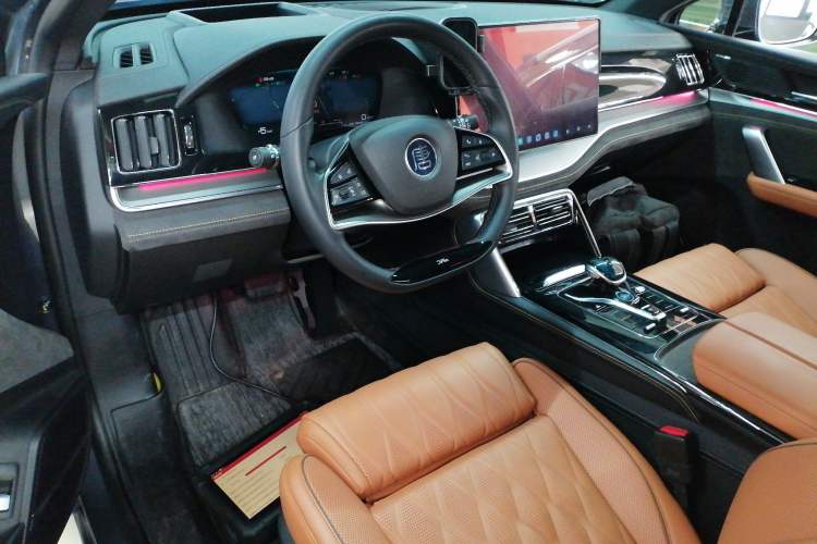 Used BYD Tang New Energy 2023 DM-i Champion Edition 112KM Prestige Model Center Console