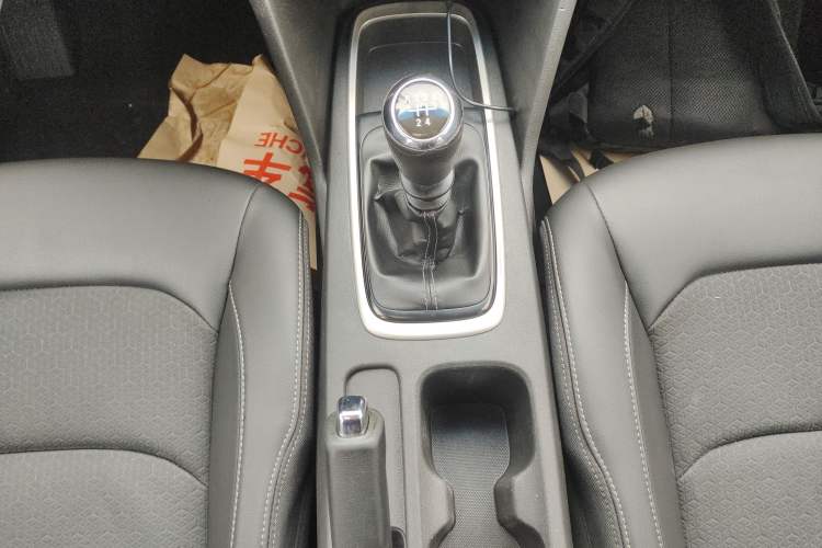 Used Chevrolet Cavalier 2016 1.5L Manual Xinyue Edition Gear Lever