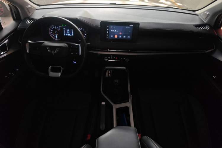 Used Wuling Jiachen 2022 1.5L Manual Comfort Edition Center Console