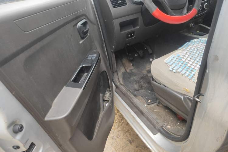 Used Wuling Rongguang V 2016 1.5L Standard Version
