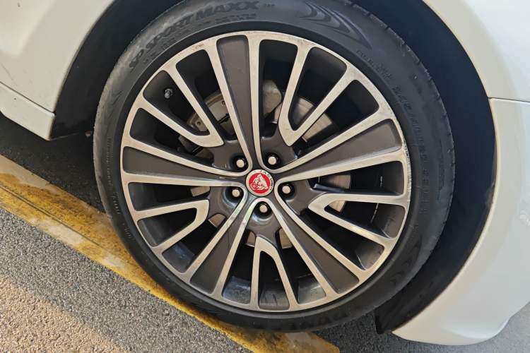 Used Jaguar XJ 2018 XJL 3.0 SC Two-Wheel-Drive Panoramic Business Edition
