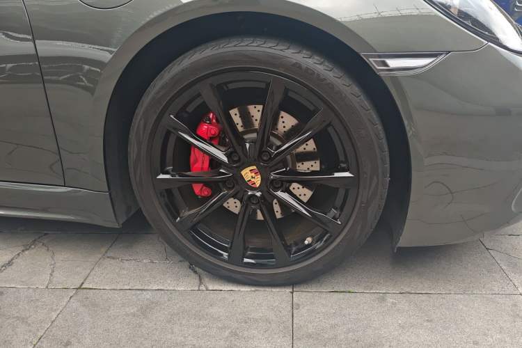 Used Porsche 718 2022 Boxster 2.0T Right Front Wheel Hub