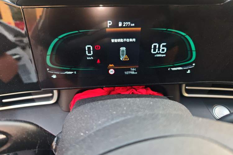 Used Hyundai Elantra 2023 1.5L CVT LUX Prestige Edition Odometer Close Up