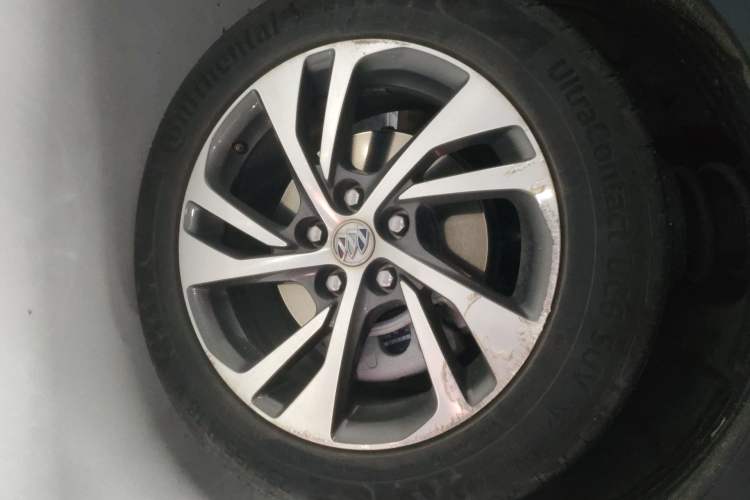 Used Buick Envision 2023 Encore S 652T Two-Wheel-Drive Luxury Model Right Front Wheel Hub