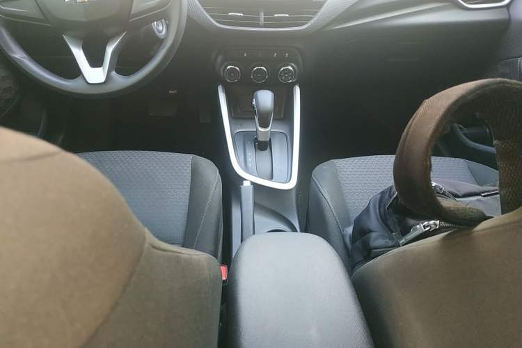 Used Chevrolet Cavalier 2022 325T Automatic Enjoyment Edition Gear Lever