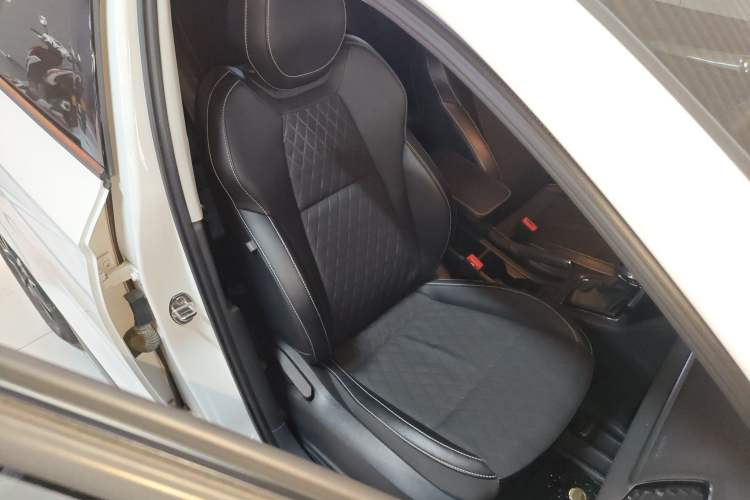 Used Skoda Karoq 2019 TSI280 SmartDrive Luxury Edition China V Standard Right Front Seat