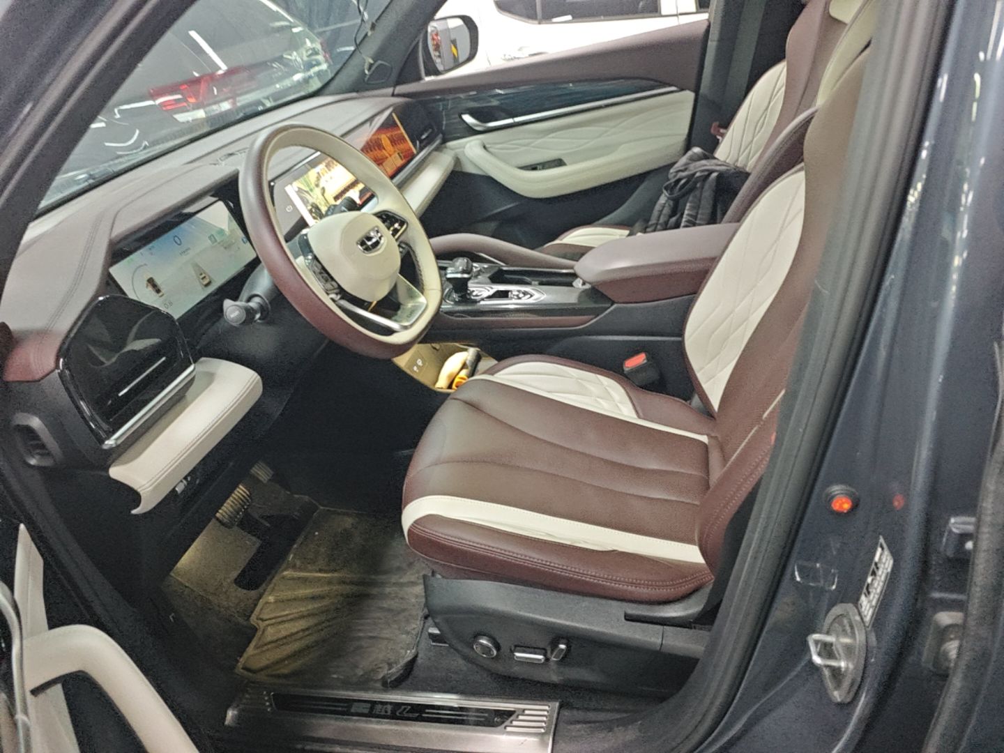 Geely Auto Monjaro L 2021 2.0TD DCT EVO Two-Wheel Drive Prestige Version — снимка 17
