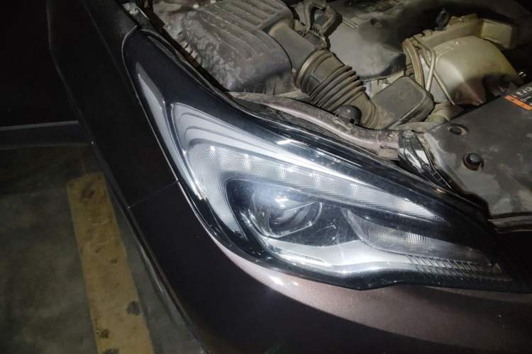 Used Buick Envision 2018 28T Four-Wheel Drive Elite Version Right Front Headlight