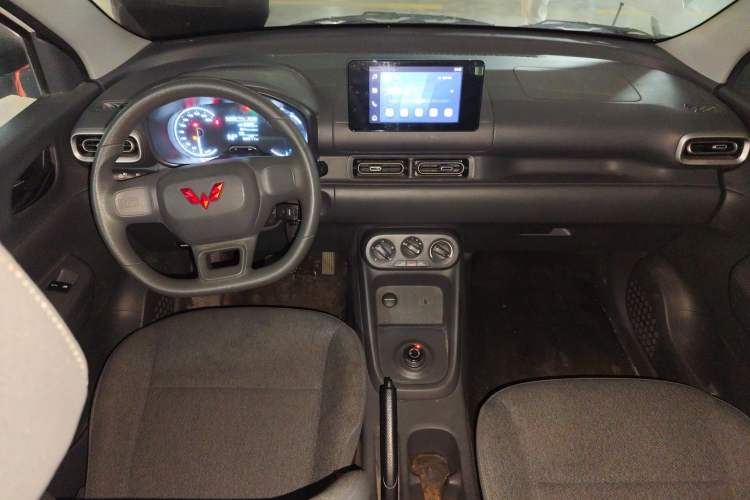 Used Wuling Hongguang New Energy 2024 All-Electric Model 300KM Standard Version
