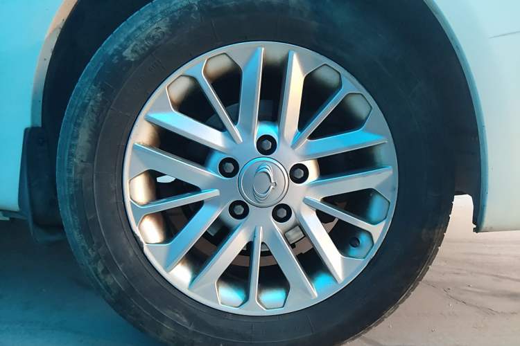 Used SsangYong Rodius 2014 2.0T Diesel 4x4 Luxury Navigation Edition Exterior 7