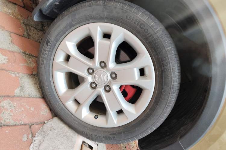 Used CHANGAN CS15 2016 1.5L Automatic Luxury Edition Right Front Wheel Hub